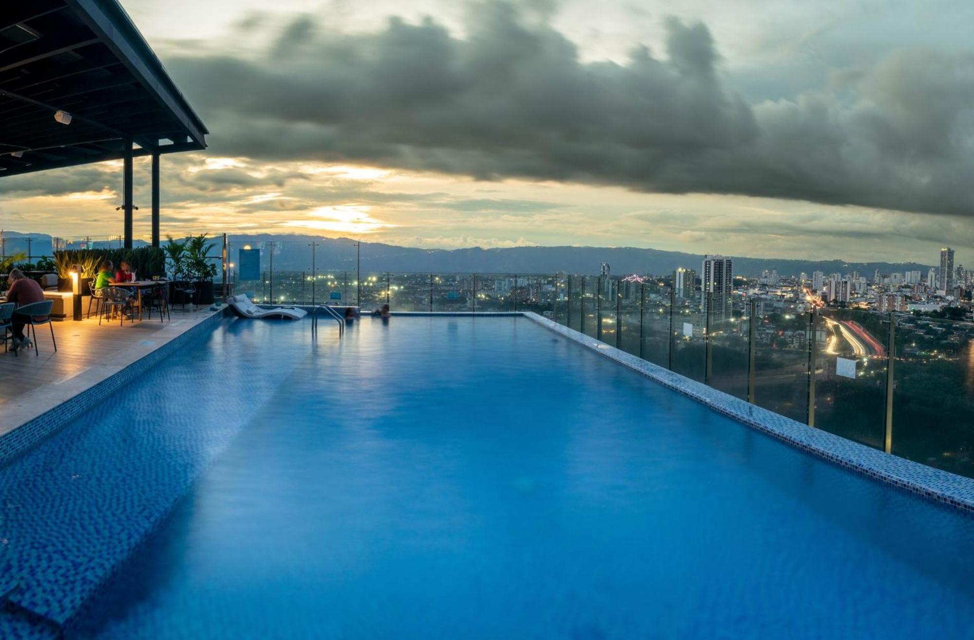 Holiday Inn Bucaramanga Cacique, An Ihg Hotel Exterior photo